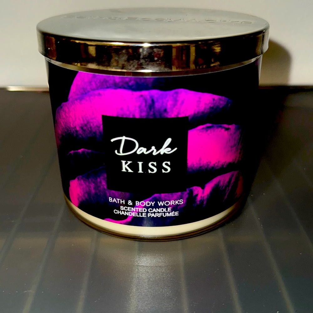 Bath & Body Works Dark Kiss 
💜VERY RARE & HTF💜